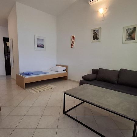 Apartman Karin Donji Karin Экстерьер фото