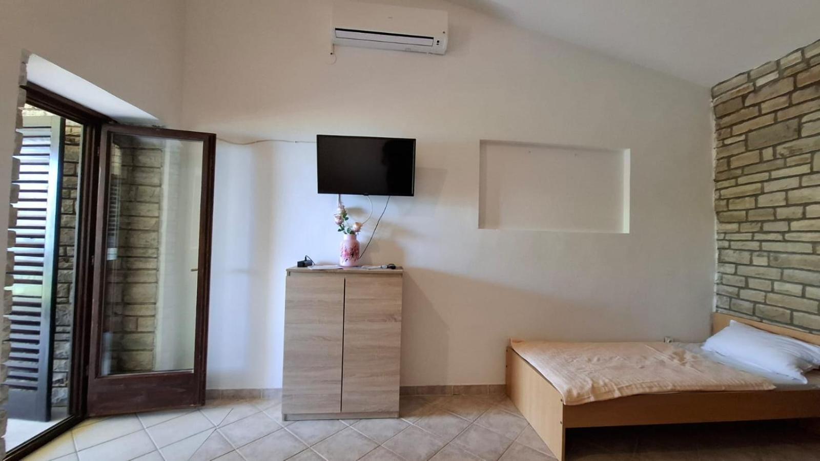 Apartman Karin Donji Karin Экстерьер фото