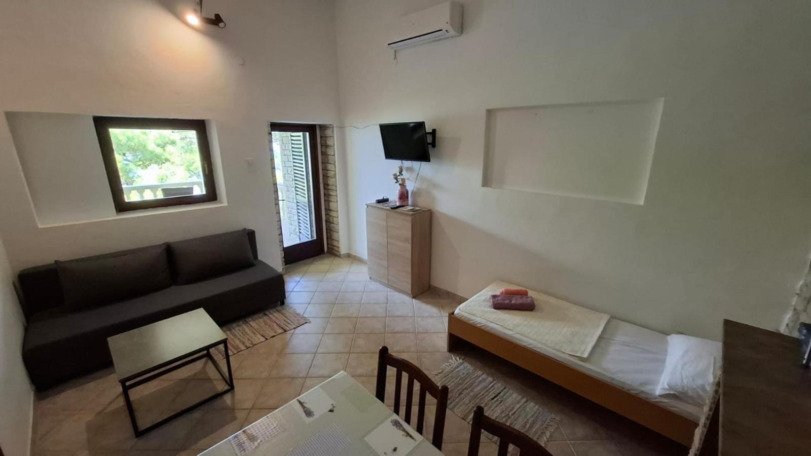 Apartman Karin Donji Karin Экстерьер фото