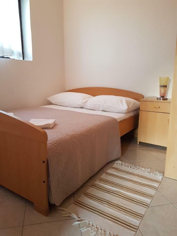 Apartman Karin Donji Karin Экстерьер фото